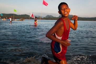 Run through the sea, mini-marathon to Pitak Island